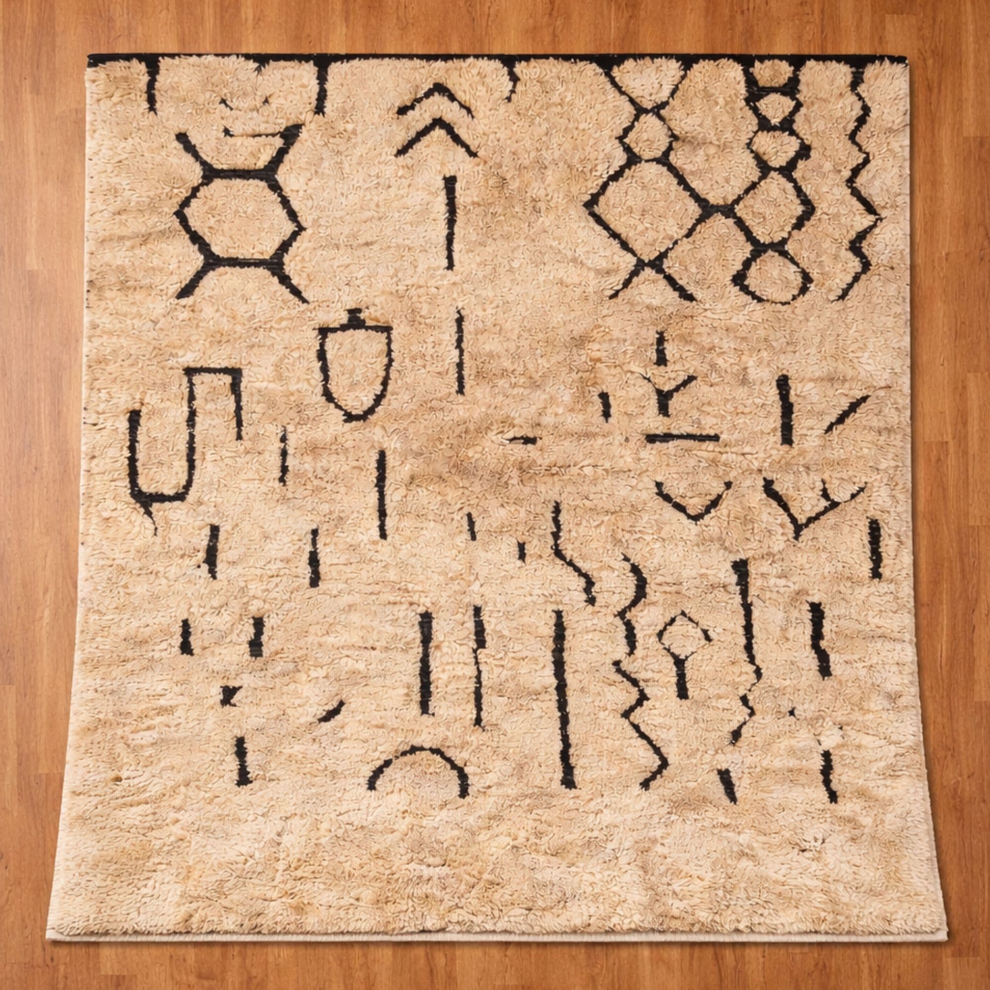 Ivory Azilal Rug - Black Amazigh Motifs - Detail view 3
