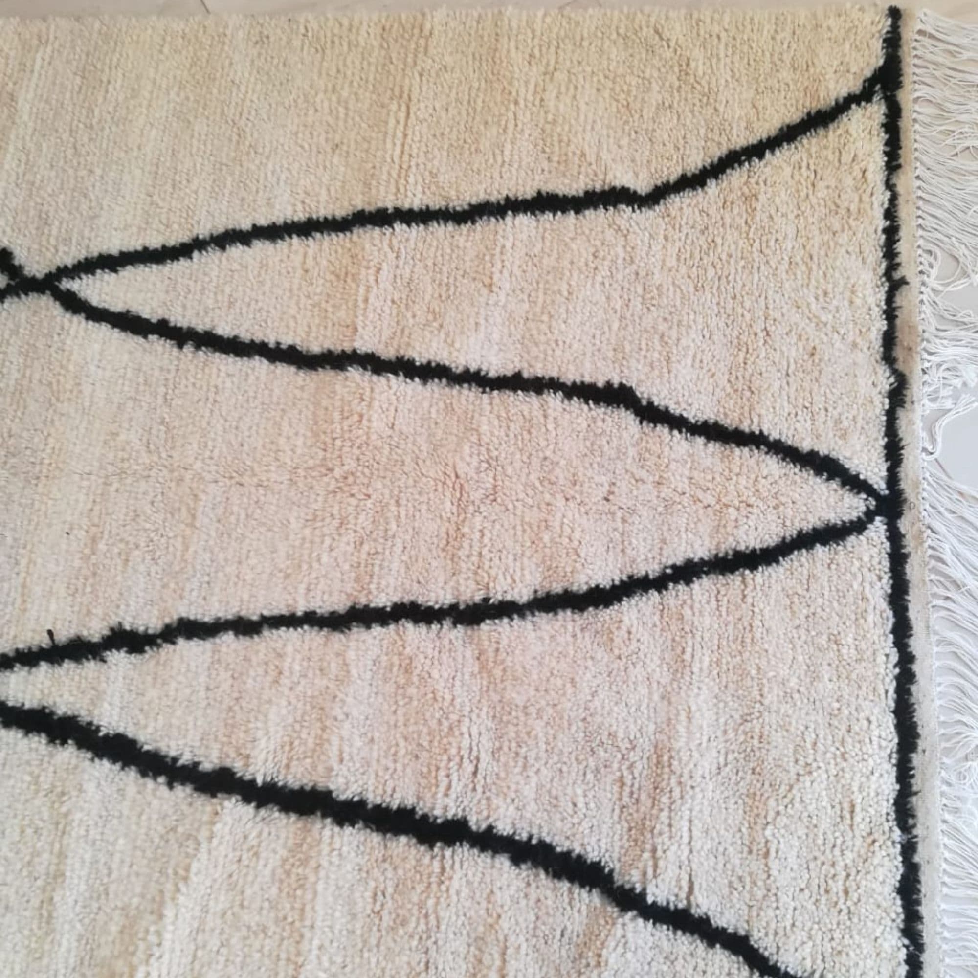 Ivory Beni Ourain Rug - Black Curved Line Design - Detail view 3