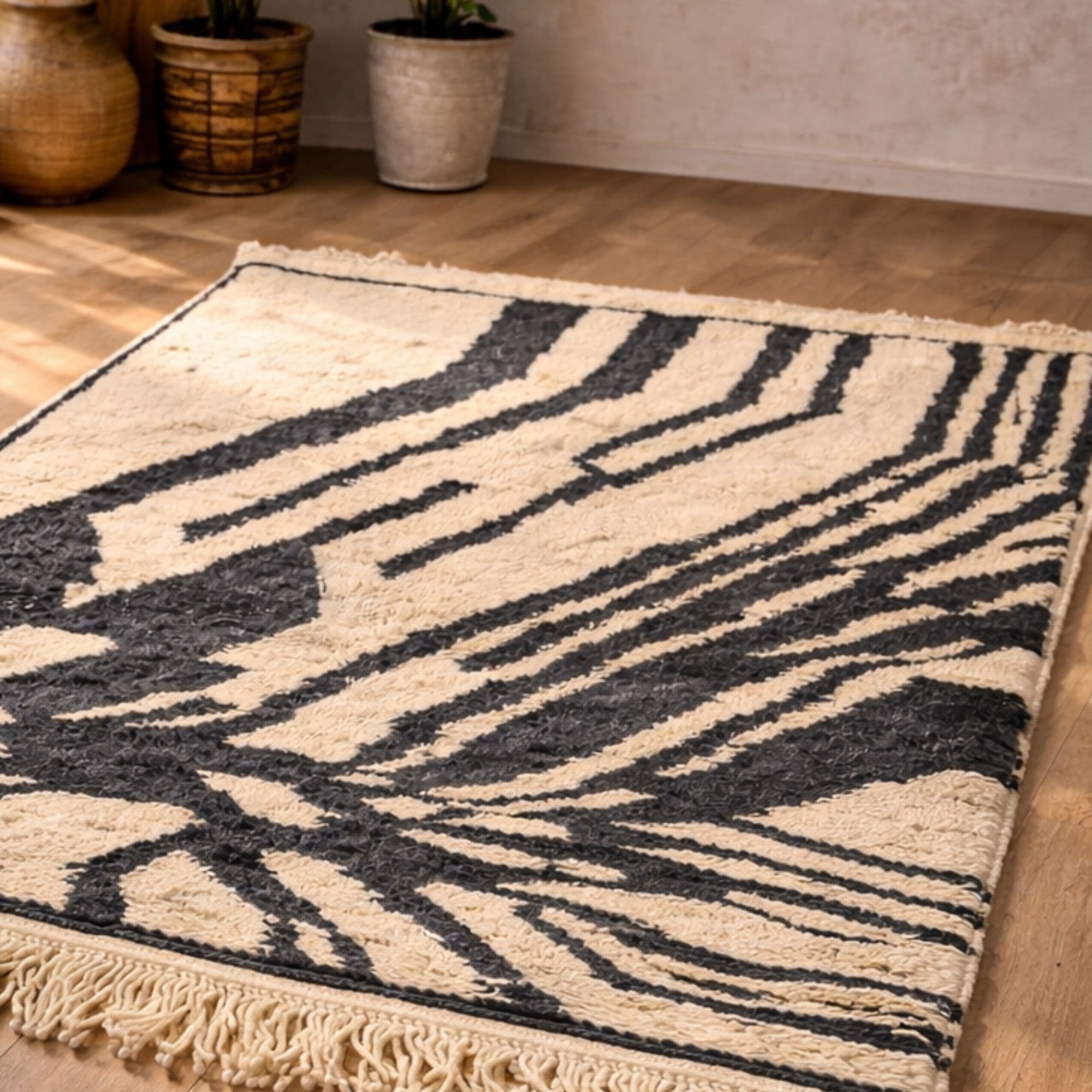 Traditional Medium Mrirt — Terracotta Hand-Knotted Wool Rug - Detail view 3
