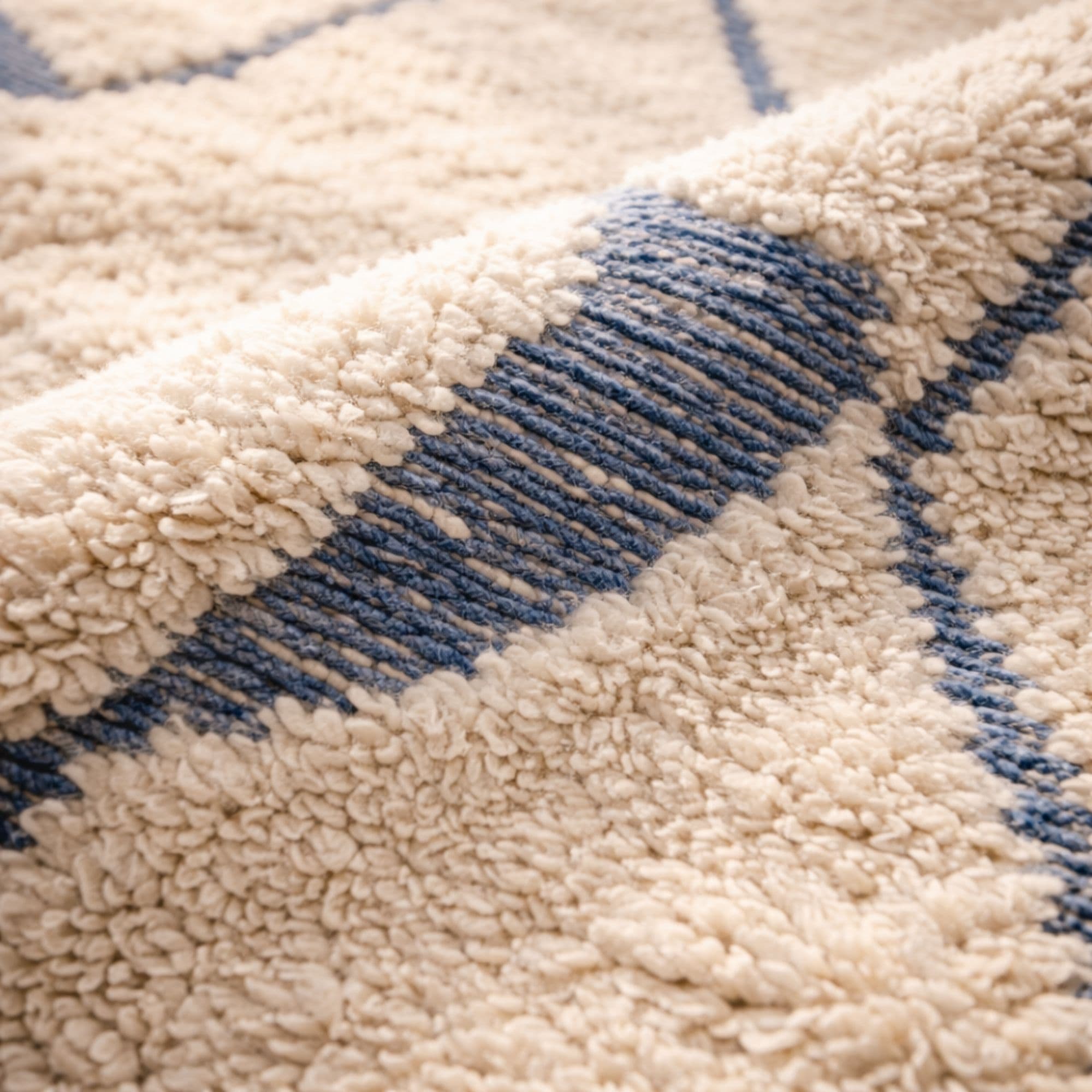 Traditional Medium Azilal — Ivory Hand-Knotted Wool Rug - Detail view 2