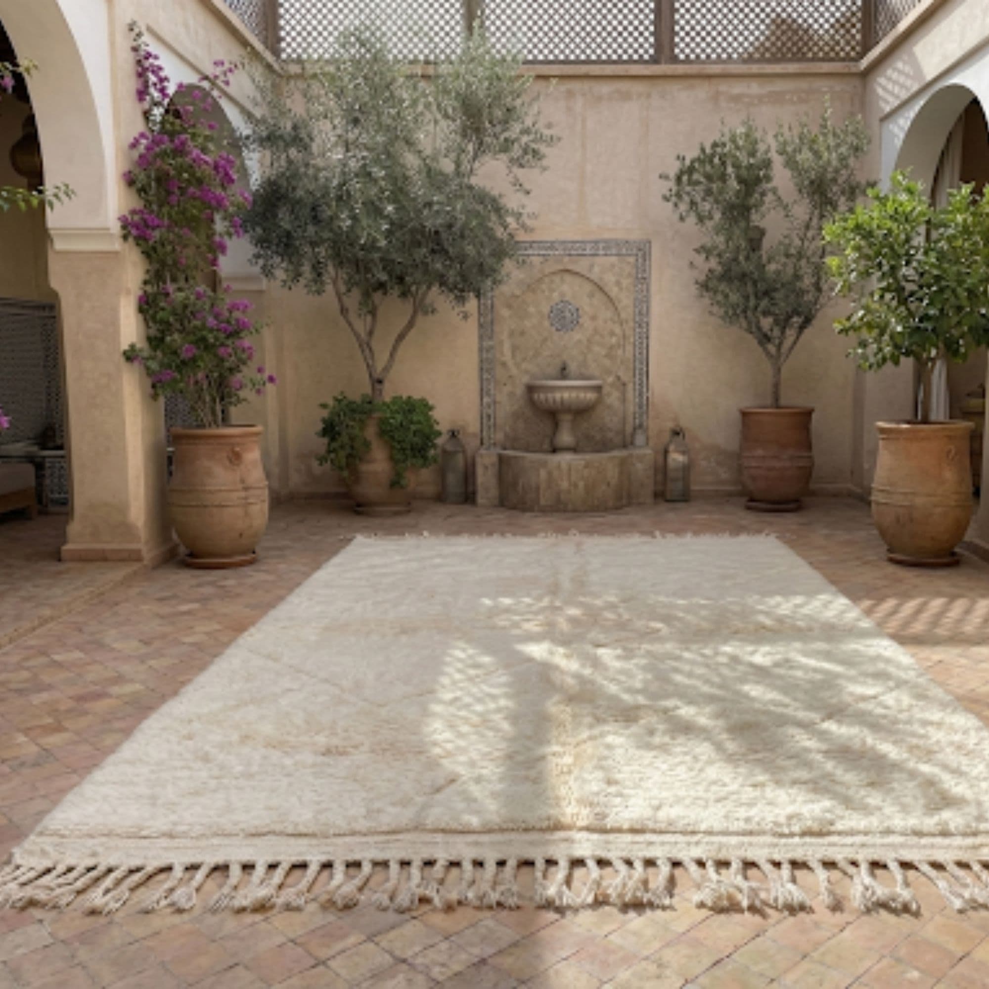 Traditional Medium Beni Ourain — Ivory Hand-Knotted Wool Rug - Detail view 1