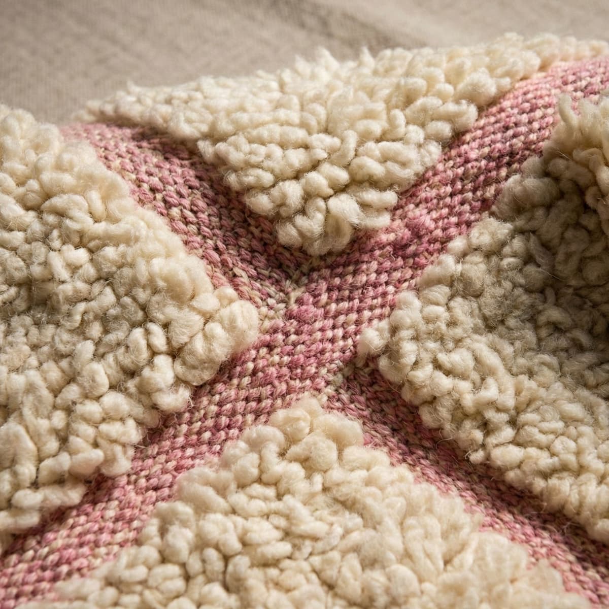 Cream Pink Moroccan Rug — Large Area Rug — Wool Berber Carpet - Detail view 2
