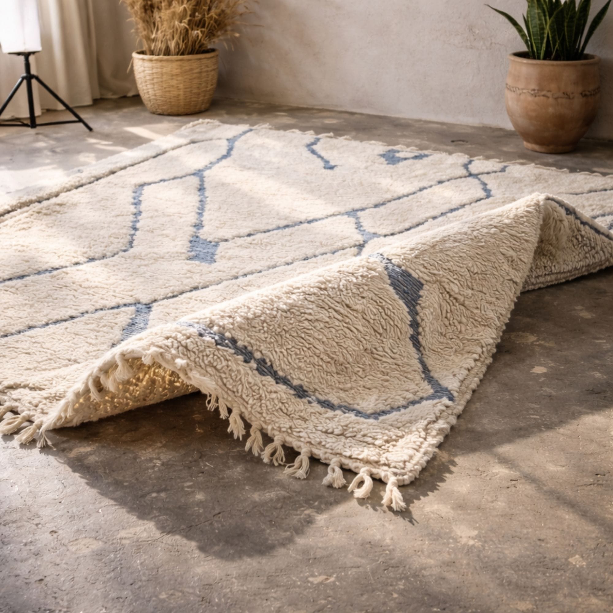 Handwoven Azilal Rug - Ivory and Blue Wool Design - Azilal Moroccan rug in Ivory color, 183 x 274 cm