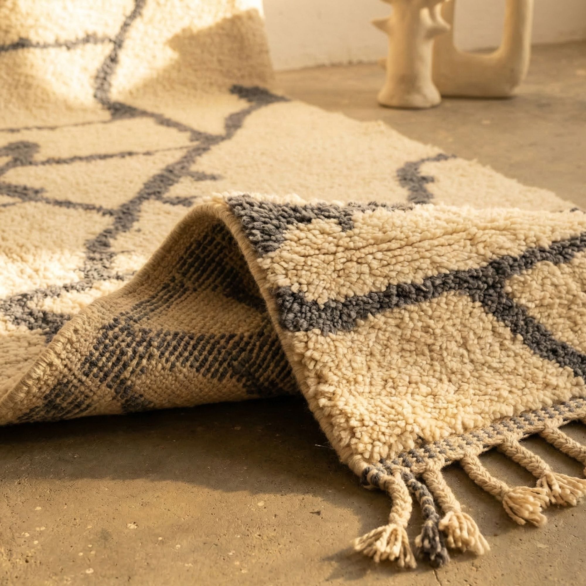 Moroccan Beni Ourain Rug — Ivory 8x10 Rug for Living Room - Beni Ourain Moroccan rug in Ivory color, 122 x 183 cm