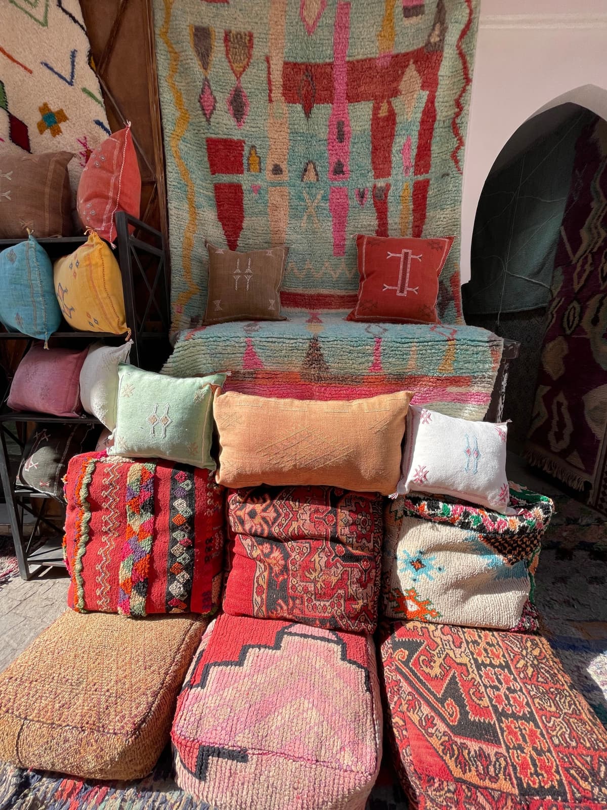The Myth of the Anonymous Artisan: Naming the Masters of Moroccan Weaving