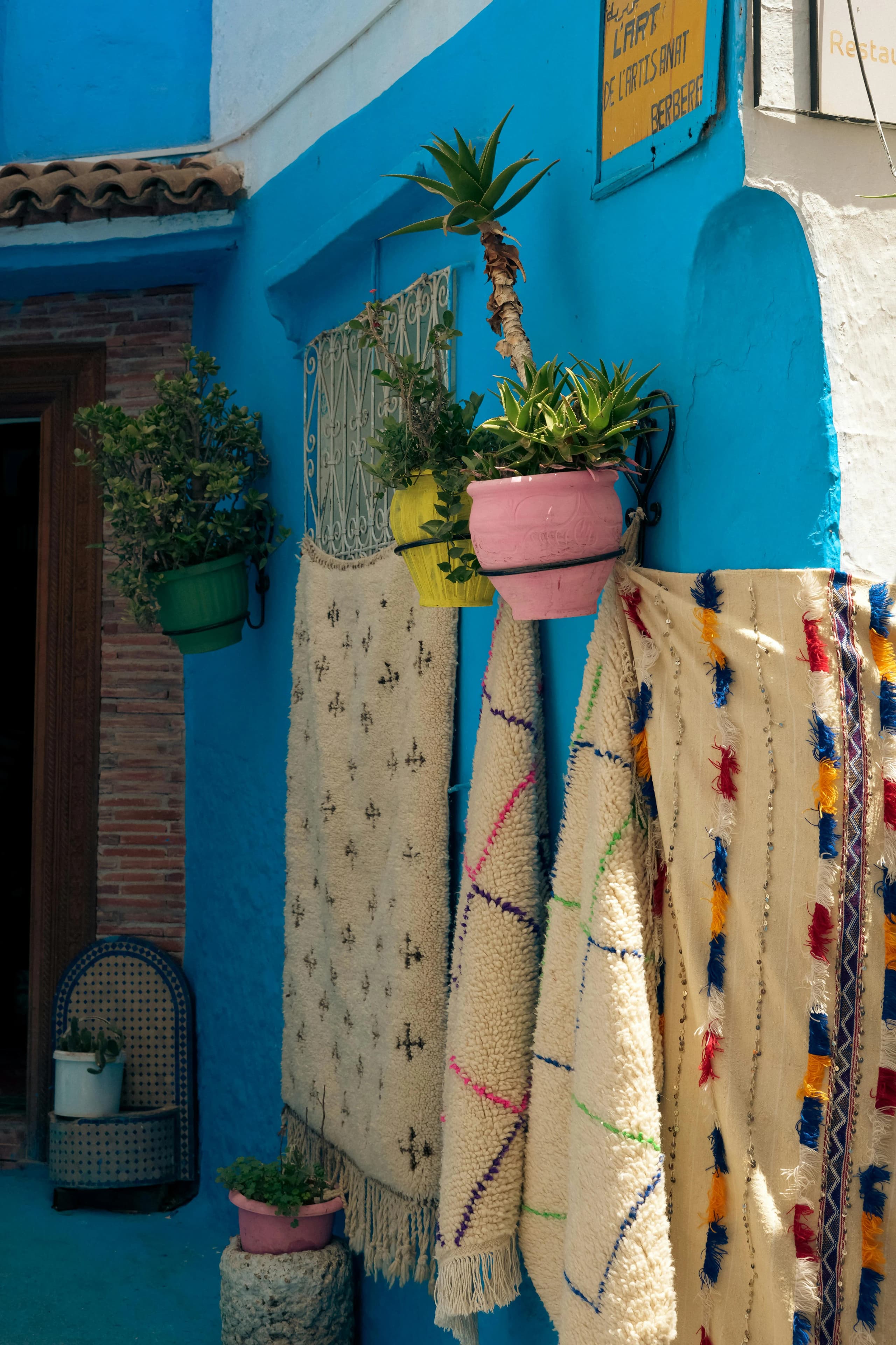 Handmade vs Machine-Made Rugs: How to Tell the Difference and Which to Choose